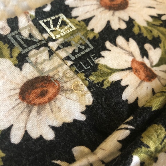 Daisy Crop Tank - Picture 3 of 7